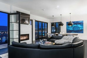 Talo (Multiple Bedrooms) | Sisätilat