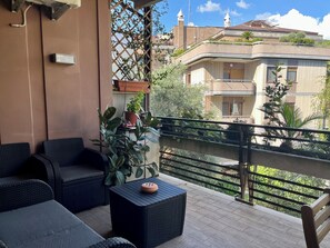 Property grounds - Modern one-bedroom apartment with terrace (Roma)