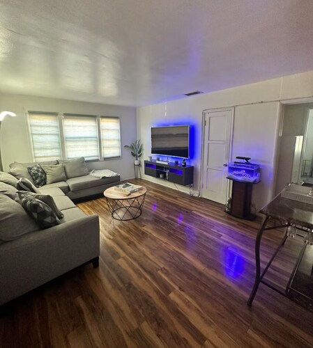 2-bedroom apartment in brilliant Los Angeles - Near LAX & SoFi
