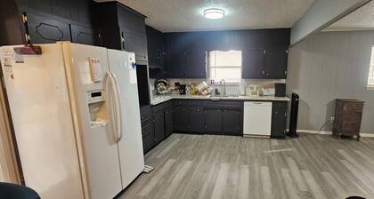 3-bedroom house in beautiful Fort Worth with WiFi, AC