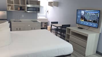 Room, 1 King Bed, Non Smoking | In-room safe, blackout drapes, cribs/infant beds, rollaway beds