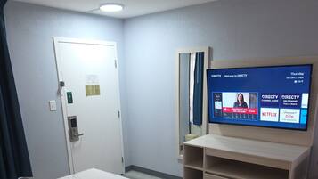Zimmersafe, Verdunkelungsvorhänge, Babybetten, Zustellbetten