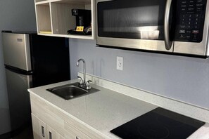 Full-sized fridge, microwave, stovetop, coffee/tea maker