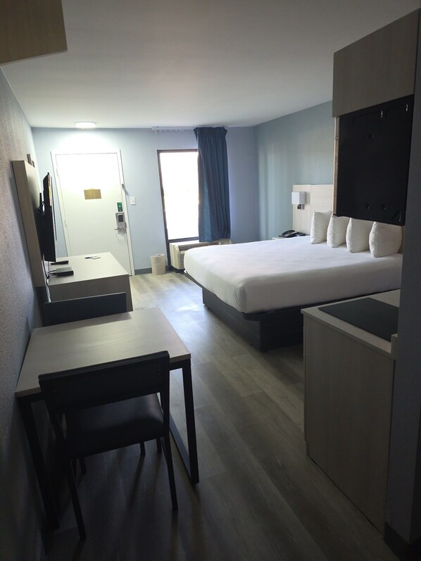 Kamar, 1 Tempat Tidur King, Bebas Asap Rokok | Brankas, tirai kedap cahaya, dan tempat tidur bayi (biaya tambahan)