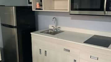 Habitación, 1 cama Queen size, para no fumadores | Cocina privada | Refrigerador con congelador, microondas y parrilla de estufa