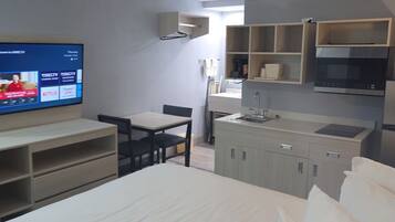 Zimmersafe, Verdunkelungsvorhänge, Babybetten, Zustellbetten