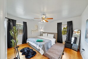 5 bedrooms, iron/ironing board, WiFi, bed sheets - Comfort, Fun, & charming! - 5BR oasis w/ Pool (Coatesville)