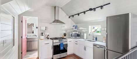Refrigerador, microondas, horno, placa de cocina