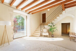 Interior - Yourhouse Can Mir (Buger)