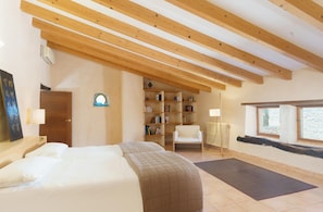 3 bedrooms, iron/ironing board, travel cot, free WiFi