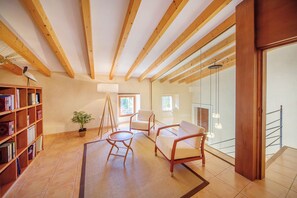 Interior - Yourhouse Can Mir (Buger)