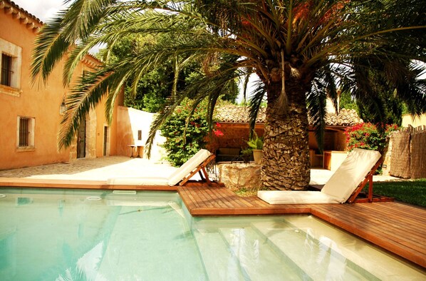 Pool - Yourhouse Can Mir (Buger)