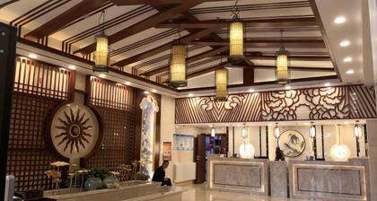 Junyue Baihe Theme Hotel