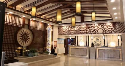 Junyue Baihe Theme Hotel