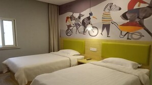 A hotel room with two beds, a mural on the wall, and a window. - 99 Inn (Shanghai Songjiang University Town) (Shanghai)