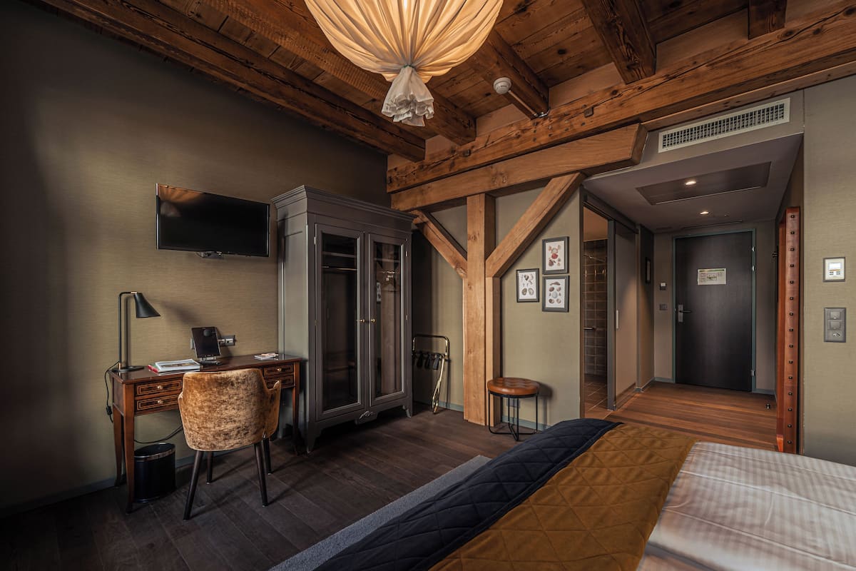 Superior-dobbeltværelse - byudsigt | Skrivebord, arbejdsområde til bærbare computere, gratis Wi-Fi