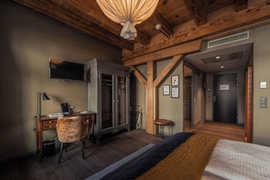 Superior-dobbeltværelse - byudsigt | Skrivebord, arbejdsområde til bærbare computere, gratis Wi-Fi