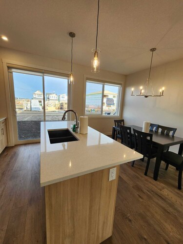 The 3 BEDROOMS SW Executive Stay (Calgary, AB)