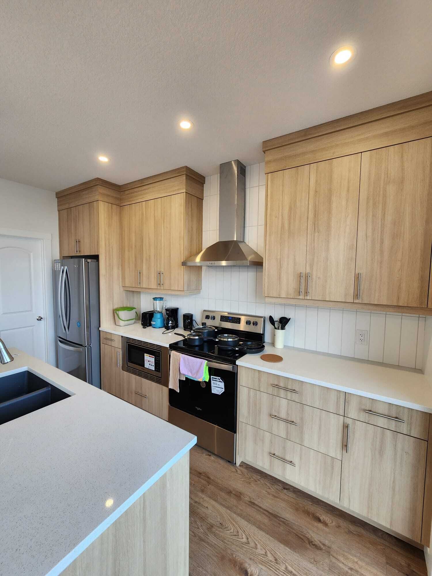 雪櫃、微波爐、焗爐、爐具