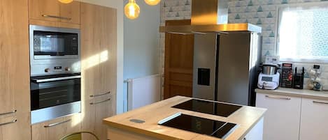 Fridge, microwave