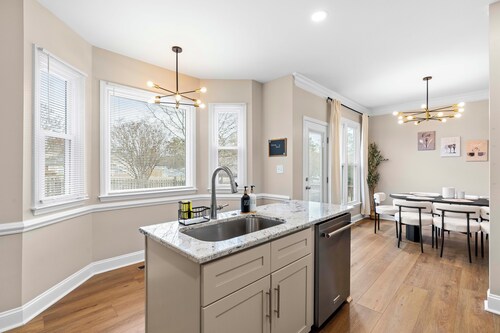 Spacious 3BR with King Beds & Personal TVs in Raleigh!