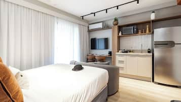 Studio Standard Casal | Laptop workspace, free WiFi