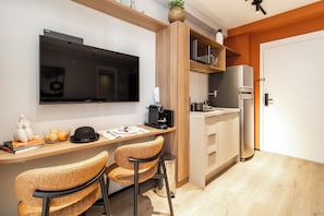 Studio Superior Casal  | Hypo-allergenic bedding, laptop workspace, free WiFi