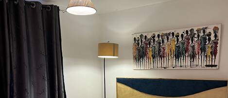 2 slaapkamers, een kluis op de kamer, een bureau, reisbedje