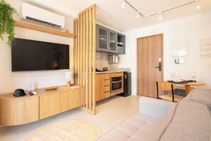 Apartamento 1 Dorm Standard Casa | Living room | TV