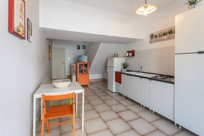 Réfrigérateur, plaque de cuisson