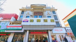 A hotel with a prominent sign in Chinese characters, a large glass entrance, and a traditional architectural style. - Grace Inn (Jinan 960 Hospital, Zoo) (Jinan)