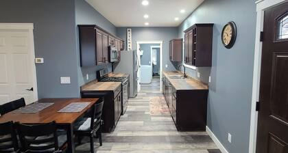 Lakefront Ensuite Retreat / Full Kitchen, Private Entry, & Lake Access