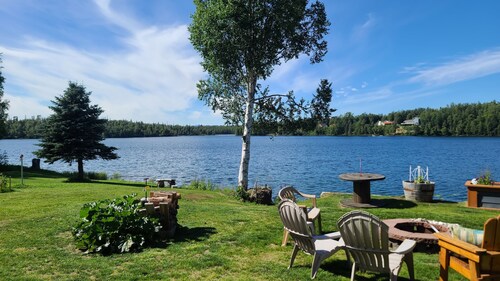 Lakefront Ensuite Retreat / Full Kitchen, Private Entry, & Lake Access