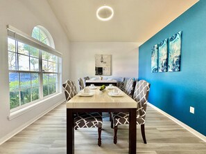 Dining - Beautiful, peaceful, and cozy neighborhood – perfect for quality family time (Clermont)