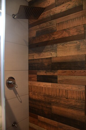 Dusche, Handtücher, Seife, Toilettenpapier