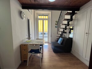 Interior - Fiat top floor studio in downtown (Roma)