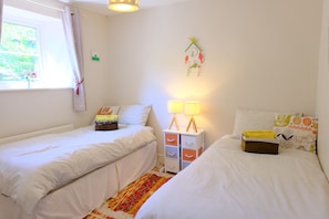 2 habitaciones, tabla de planchar con plancha, wifi y ropa de cama