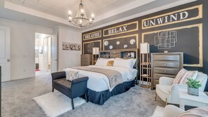 7 室のベッドルーム、デスク、アイロン / アイロン台、旅行用ベビーベッド