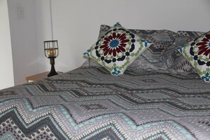 4 bedrooms, iron/ironing board, bed sheets