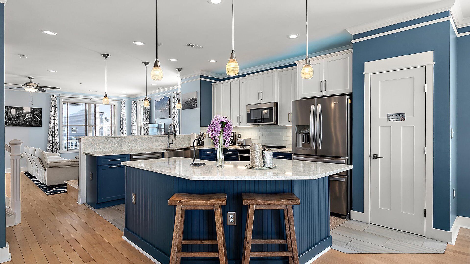 ثلاجة، ميكروويف، فرن، موقد طهي مسطح