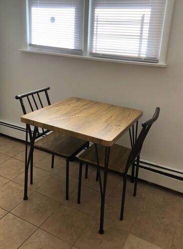 Cozy private 1-bedroom, own street entrance, convenient Perth Amboy location