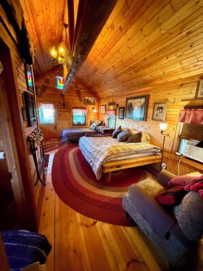 1 bedroom, desk, travel crib, free WiFi - Cozy cabin in Longmont, dog friendly, near to CU, CSU, UNC and RMNP.  WiFi, AC (Longmont)