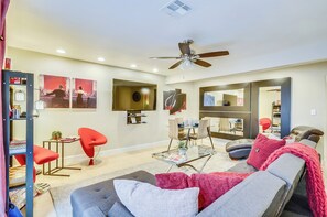 Una Smart TV, libros