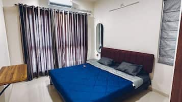 2 bedrooms, desk, iron/ironing board, free WiFi