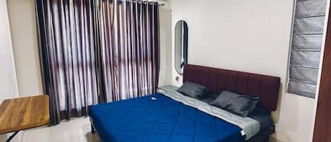 2 bedrooms, desk, iron/ironing board, free WiFi