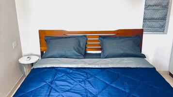 2 Schlafzimmer, Schreibtisch, Bügeleisen/Bügelbrett, kostenloses WLAN