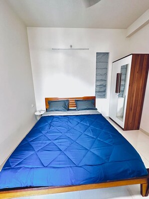 2 bedrooms, desk, iron/ironing board, free WiFi - Pelican: 2BHK Modern AC Flat on Baner Road, Pune (Pune)