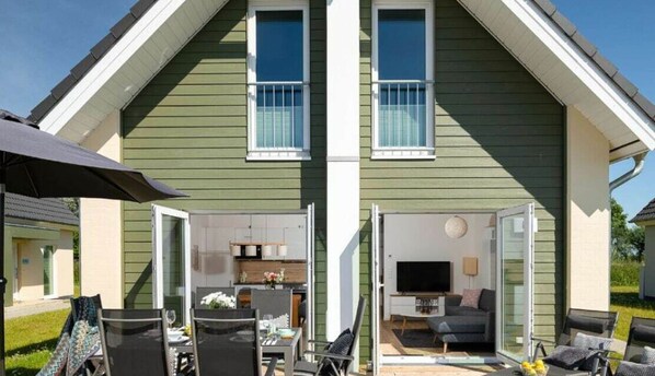 House | Outdoor dining