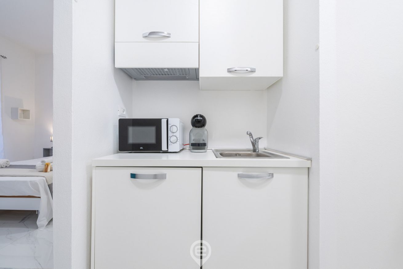 Mikrowelle, Wasserkocher mit Kaffee-/Teezubehör