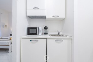 Microwave, coffee/tea maker, cookware/dishes/utensils